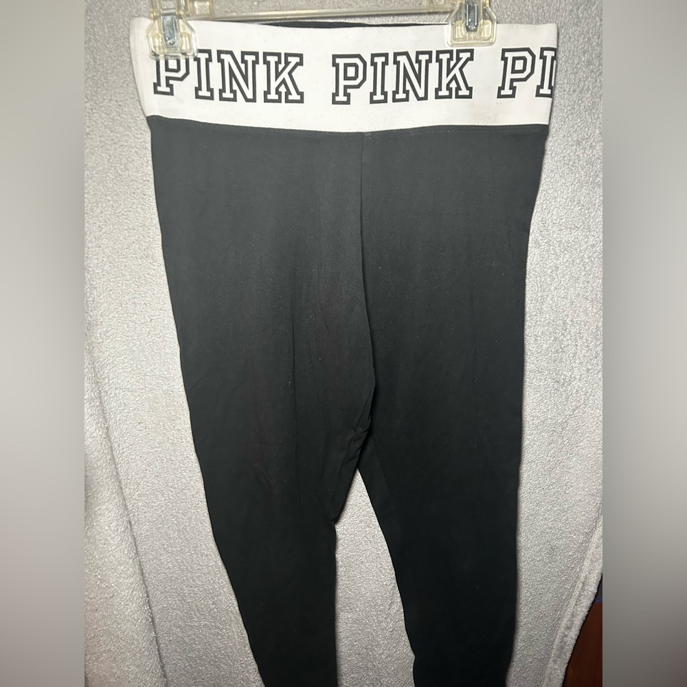 Black yoga leggings
